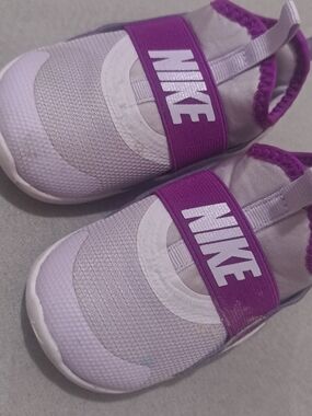 Nike Kids Slip-On Sneakers in Lavender and Purple 5.5